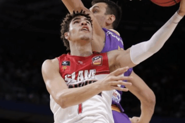 cara-melakukan-lay-up-dengan-tangan-kiri