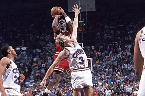 fake-move-paling-ikonik-di-dunia-basket