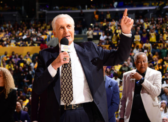 lakers-hormati-pat-riley-dengan-sebuah-patung-di-tahun-2026