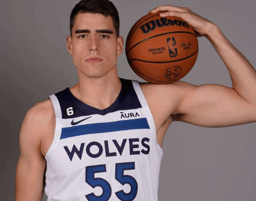 luka-garza-ingin-meniru-jejak-suksesnya-naz-reid