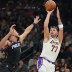 lebron-tembak-technical-free-throw-saat-lawan-suns