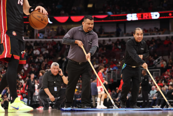 laga-nba-bulls-vs-heat-ditunda-karena-lapangan-licin