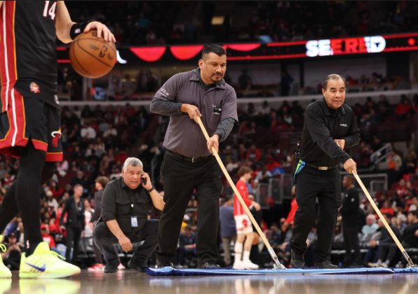 laga-nba-bulls-vs-heat-ditunda-karena-lapangan-licin