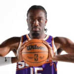 Mark Williams 27 Poin Bantu Suns Menang