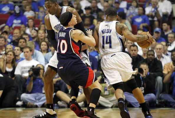 Analisis taktik pick and roll dalam penyerangan tim