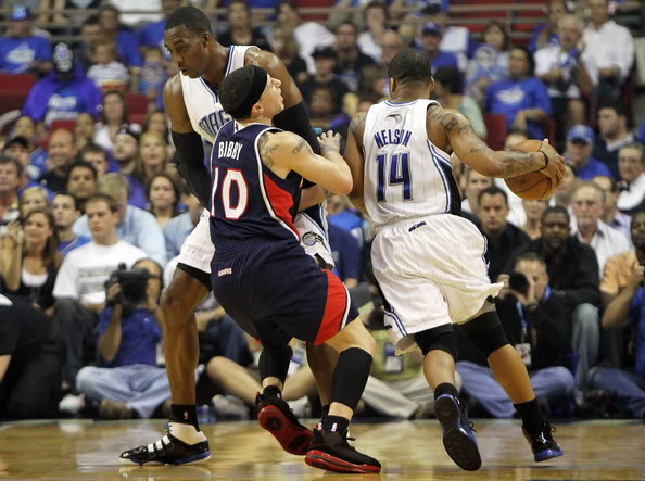 Analisis taktik pick and roll dalam penyerangan tim